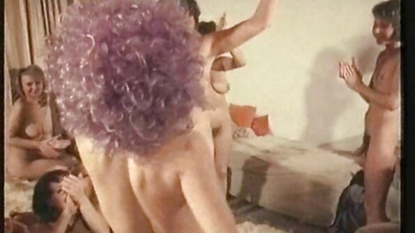 Кайлер Квінн приносить задоволення роговому чорношкірому чоловікові порно еротичні фільми у вітальні