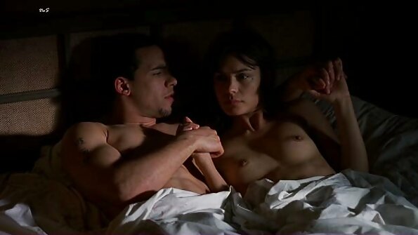Кармен Сантана порно еротичні фільми використовує вібратор на кліторі під час трахання