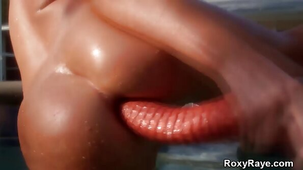 Спекотну іспанку з великими цицьками трахнуть у секс фільм порно ванній